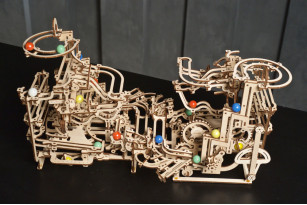 Marble Run Tiered Hoist model kit