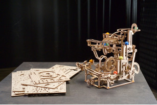 Marble Run Tiered Hoist model kit