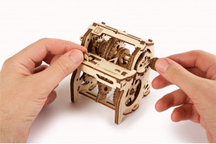 «Gearbox» educational mechanical model kit